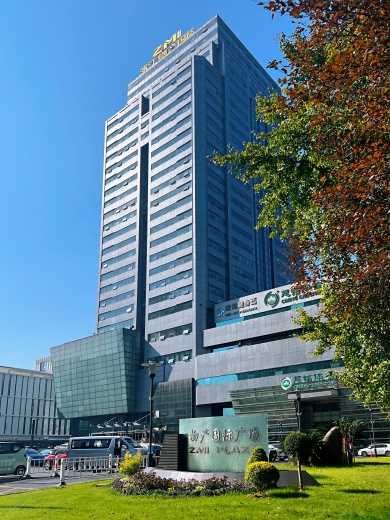 以先锋为榜样 凝聚奋进力量